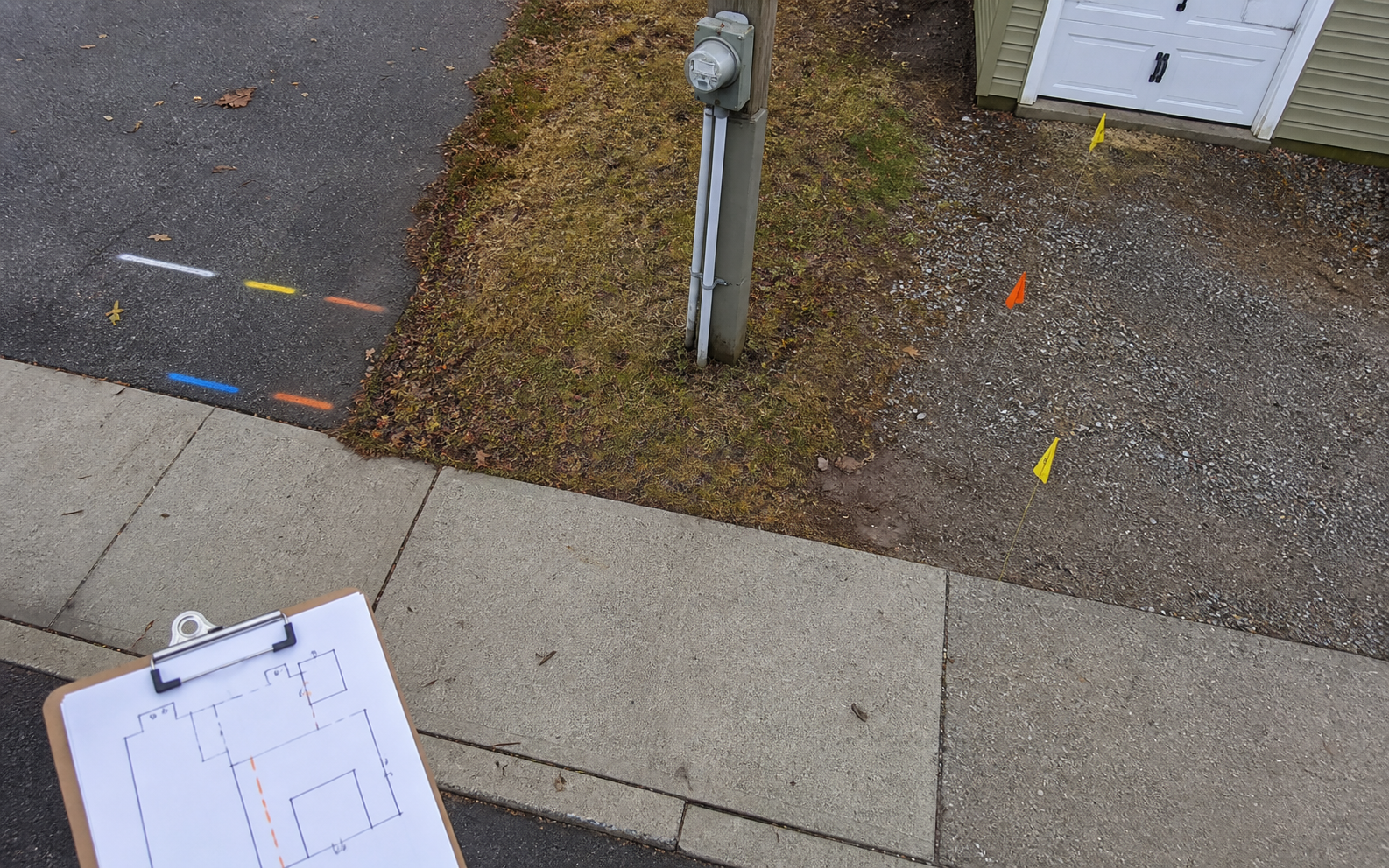 Public utility markings ending where private-property locate flags continue